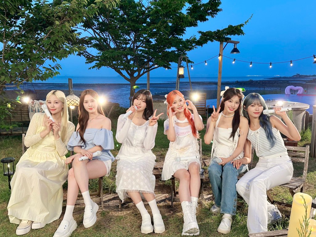 Weeekly Brings Summer with “LIGHTS&nbsp;ON”